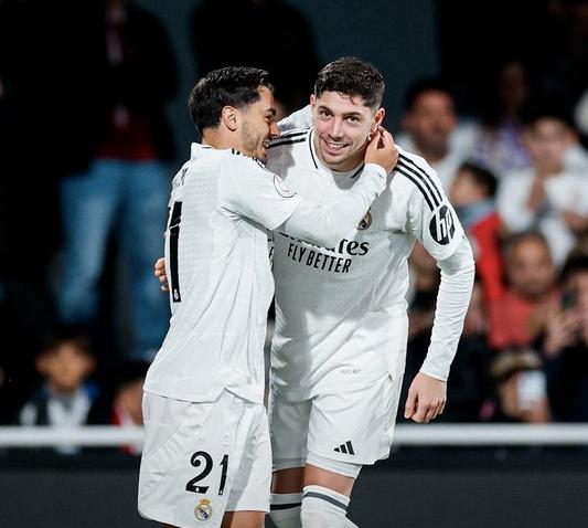 皇家马德里门将扑出致命射门,拯救球队 皇家马德里门将扑出致命射门,拯救球队