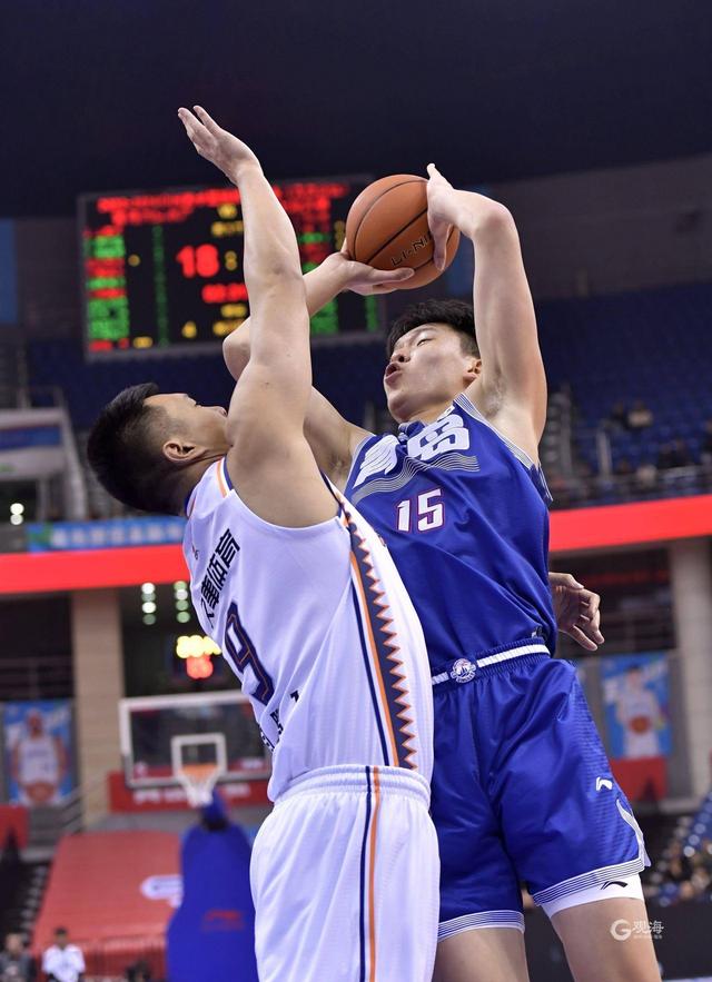 青海男篮险胜山东队，士气高涨