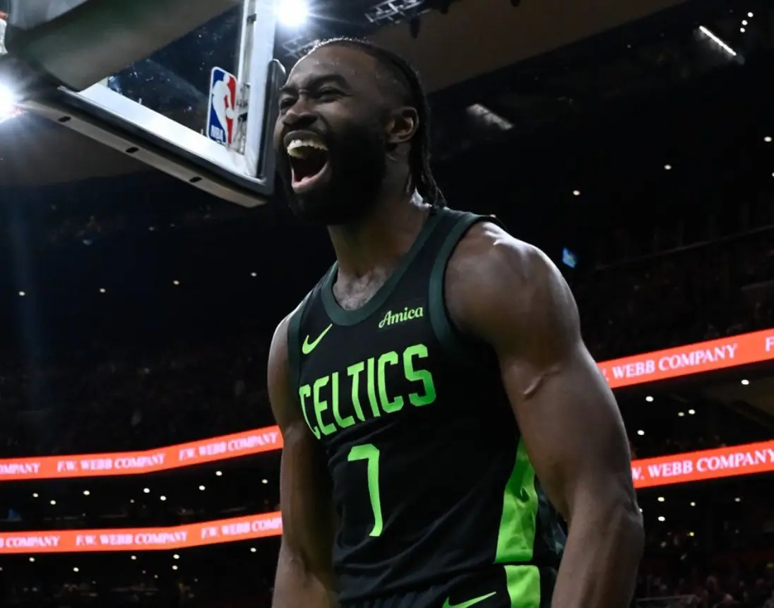 凯尔特人主场击败魔术，泰特姆29分10篮板带队获胜